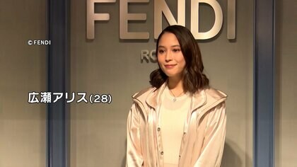米倉涼子、美背中あらわなドレスで圧倒…広末涼子は「懐かしく 米倉涼子、美背中あらわなドレスで圧倒…広末涼子は「懐かしく