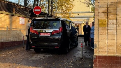 ロシア日本人記者“拘束”　訪問も領事面会実現せず