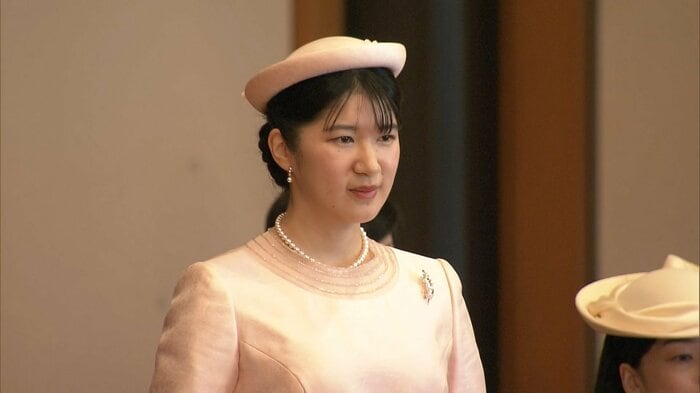 自身の和歌の詠み上げに耳を傾けられた