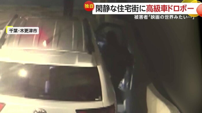ドアを開けて運転席に乗り込む様子(視聴者提供)