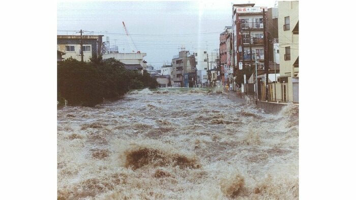 1981年7月、高田馬場付近の神田川下流　東京都提供
