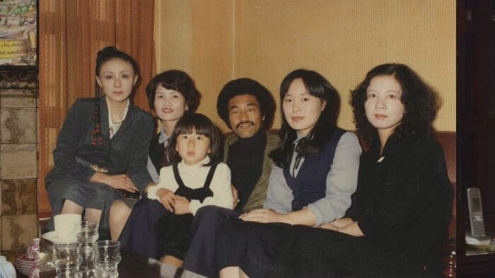 一番左が細川さん　有名人も訪れた