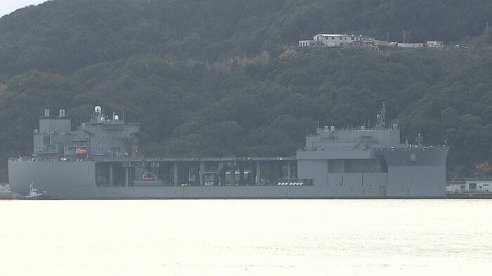 米海軍の遠征海上基地「ジョン・L・キャンリー」(佐世保・6日)