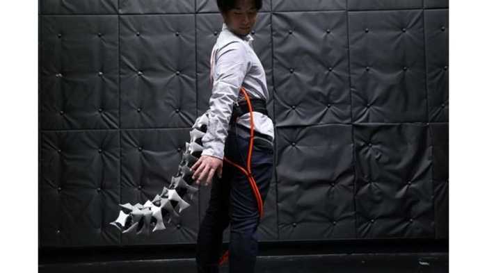 人間が装着する「ロボットしっぽ」を開発中…一体何のため?慶応大の開発者に聞いた