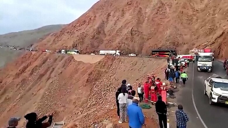 高速道路でバス転落、37人死亡　200メートル以上落下か　南米ペルー｜FNNプライムオンライン