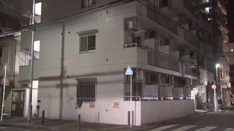 知人男性の顔殴りけがさせたか…鈴木達男容疑者（53）本庄直人容疑者（53）逮捕　マンション廊下で男性倒れ死亡　横浜市｜FNNプライムオンライン
