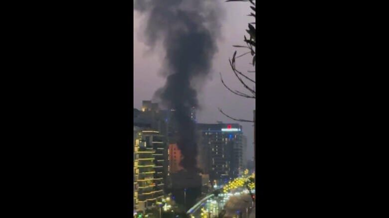 ドバイで爆撃音と煙 日本人女性が証言　学校は休校・一部品薄も｜FNNプライムオンライン