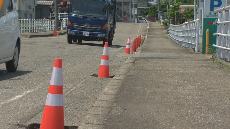 鉄製のフタ“グレーチング”窃盗相次ぐ 高騰する金属価格…転売目的か 住民からは怒りの声「子どもたちが側溝に落ちる可能性も」新潟・上越市｜FNNプライムオンライン