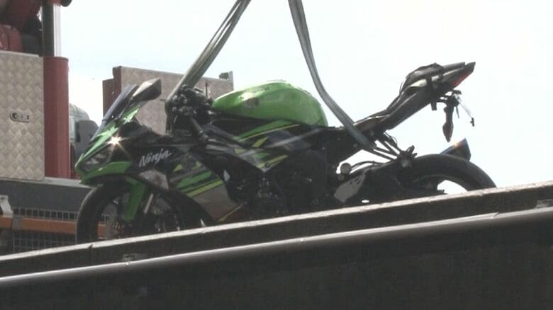 中央道で大型バイクと車が衝突　バイクの愛知県の60歳男性が死亡　現場は岡谷ジャンクション付近　周辺は2時間通行止め｜FNNプライムオンライン
