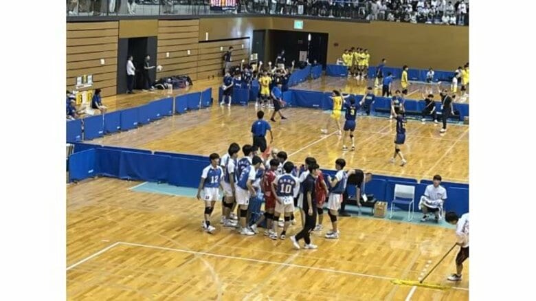 松江市で開幕！インターハイ男子バレーボール　地元の安来が初戦を圧勝し決勝トーナメント進出（島根）｜FNNプライムオンライン