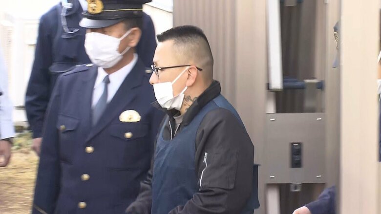 送検される吉野浩之容疑者(32)(14日朝 茨城・古河署)