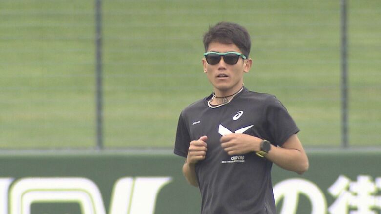 ウォーミングアップをする作田将希選手