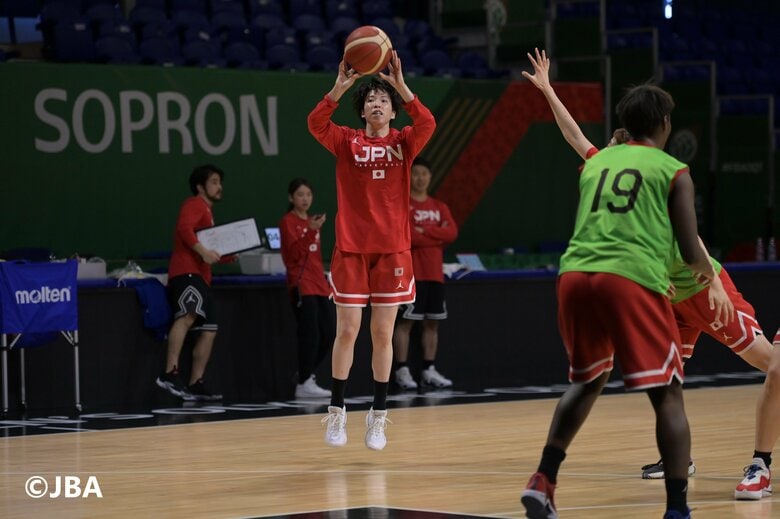 試合予定会場で練習する主将・林咲希（ハンガリー・ショプロン、5日）（写真提供：日本バスケットボール協会）