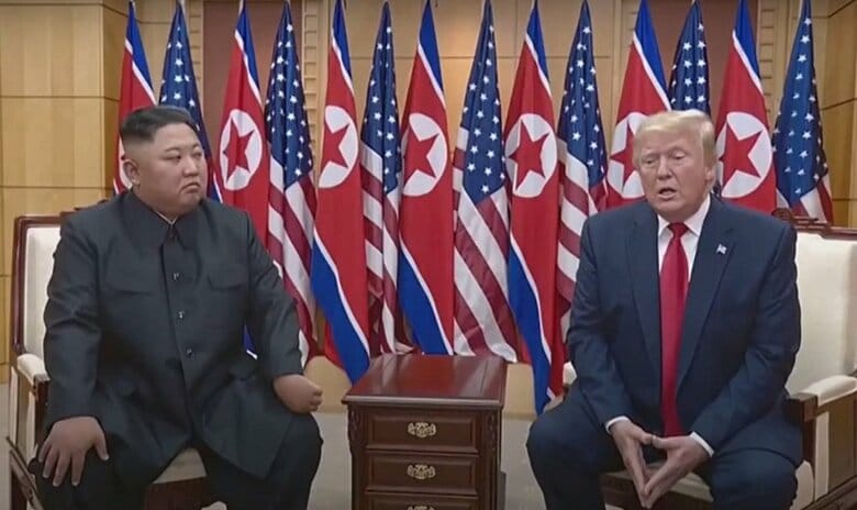 2020年1月の記録映画では板門店での米朝首脳会談で金総書記がトランプ大統領（当時）に米朝協議打ち切りを通告したかのように事実を「書き換え」て報じている
