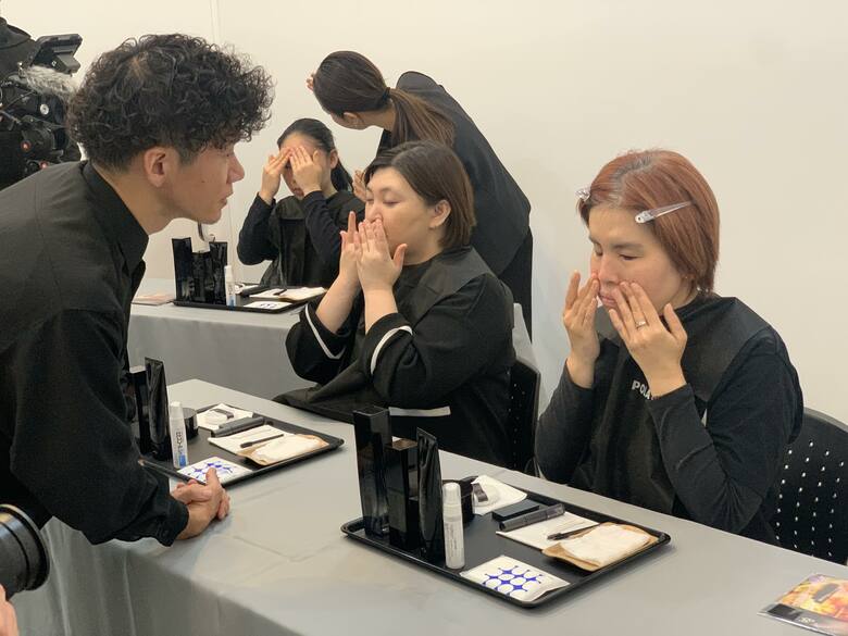 視覚障がい者を対象にしたメイクレッスンを開催