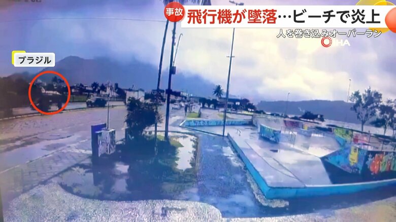 飛行機が着陸に失敗しオーバーラン…炎上しながらビーチに突っ込む瞬間①