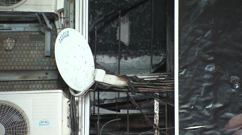 黒く焦げたビル