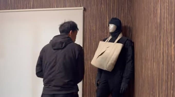 キャンバス生地は切れても貫通はしていない