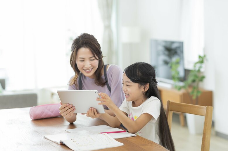 親を独り占めできるひとりっ子は有利（イメージ）