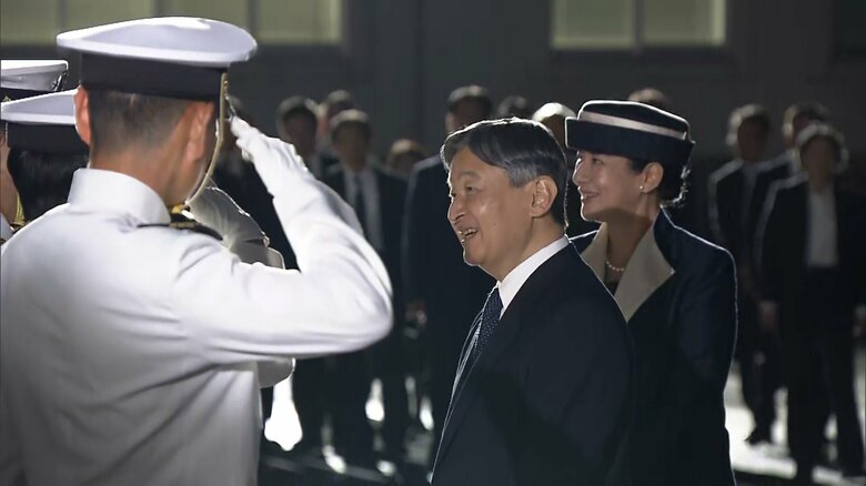 硫黄島を後にされる天皇皇后両陛下