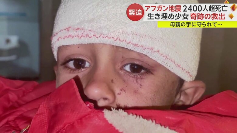 頭を負傷し病院に運ばれた男の子