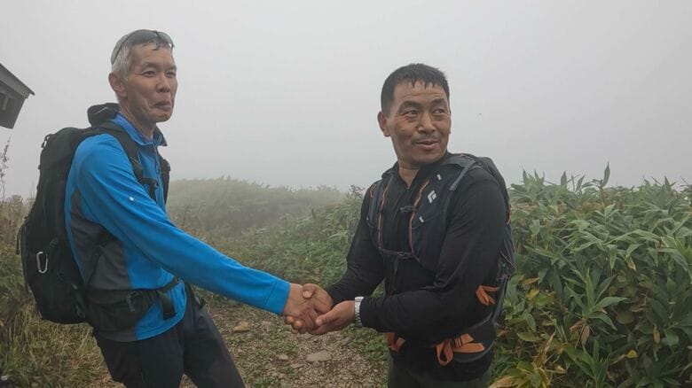 天候はあいにくだったが無事山頂に