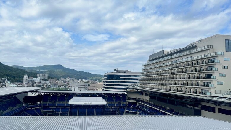 スタジアムサウス屋上からスタジアムを望む
