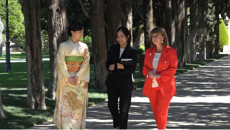 サケラロプル大統領と庭園を散策された　5月28日