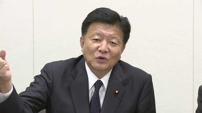 会見する新藤義孝元総務相(11月6日)