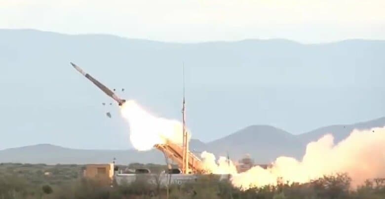 PAC-3ミサイルには横向きに小型の噴射口があり、機動性が高い。(ウクライナ空軍公式ツイートより)