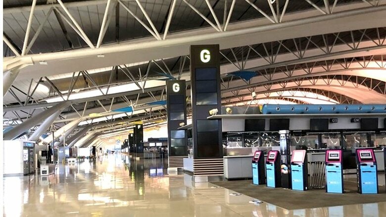 緊急事態宣言下で関西空港は閑散としていた