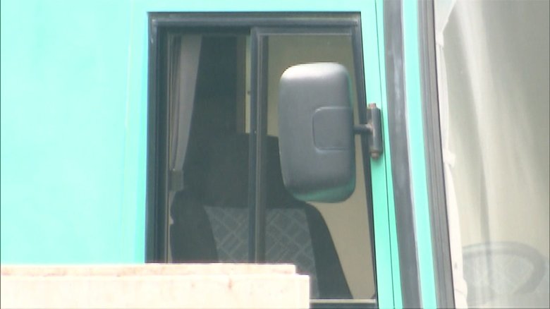 検診車で勝手に寝泊まり 発見した技師を暴行 男女逮捕