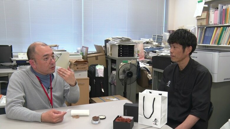 小柳教授の話を聞く今井さん
