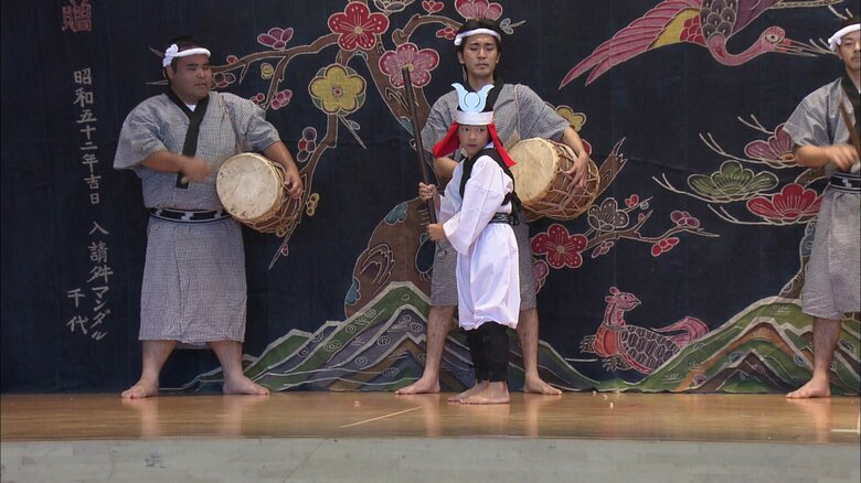与那国島の伝統芸能「棒踊り」