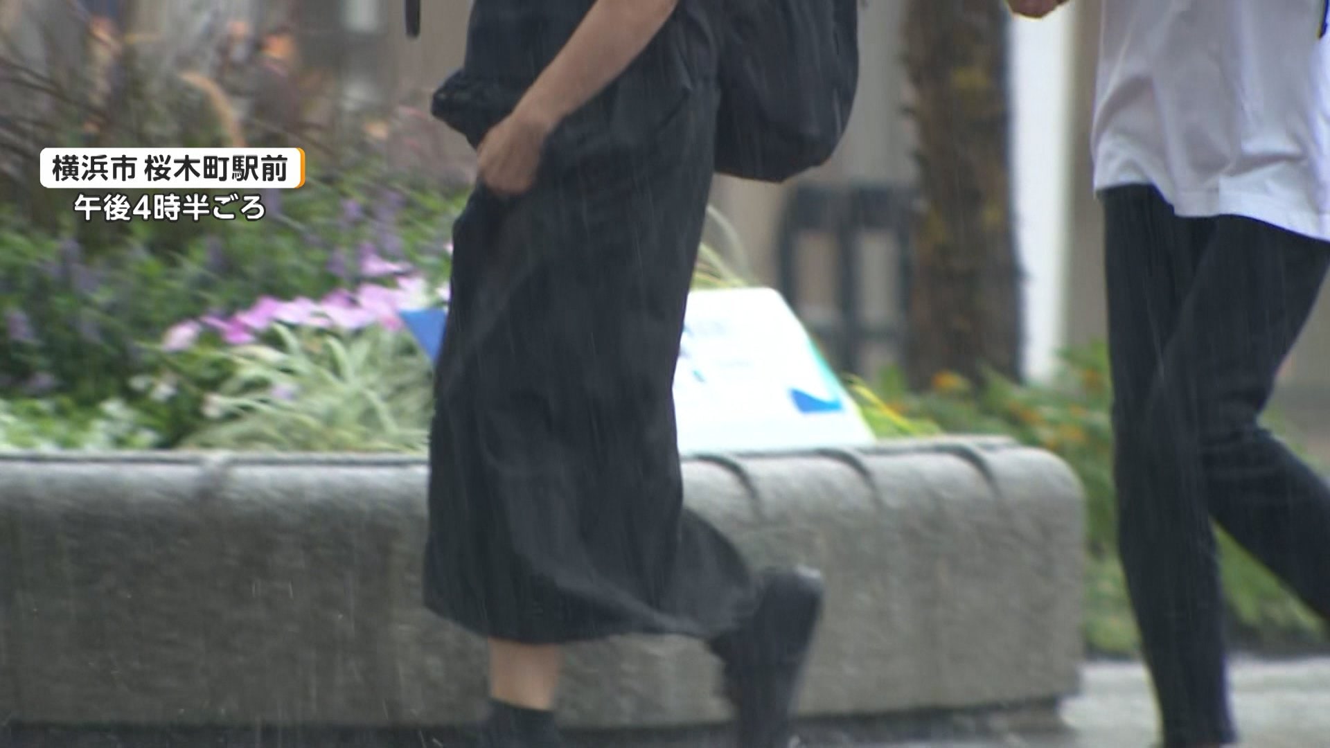 首都圏でゲリラ雷雨発生　天気急変に「傘貸して！」帰宅時間帯を直撃か　川の増水・浸水などに警戒