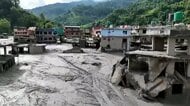 ネパール・中国国境の大規模土石流で392人死亡、1400人超行方不明　旅行中だった子ども3人含む日本人家族も安否不明