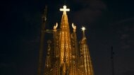 サグラダ・ファミリアのメインタワー「イエスの塔」完成　ローマ教皇の記念ミサにスペイン国王夫妻ら4500人以上出席