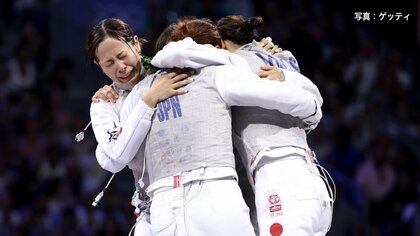 フェンシング・女子フルーレ団体が史上初「銅メダル」快挙！解説者も涙「めっちゃ怖かった」1点差で勝利…4人で掴んだ“歴史的瞬間”