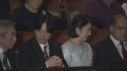 紀子さまシルバーの清楚な装い　秋篠宮ご夫妻がオペラ公演を鑑賞　文化庁主催の芸術祭で