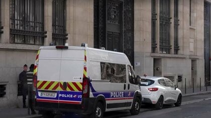 バンク・オブ・アメリカ　パリ支店前で放火未遂か　5人拘束　SNSで“600ユーロ募集”