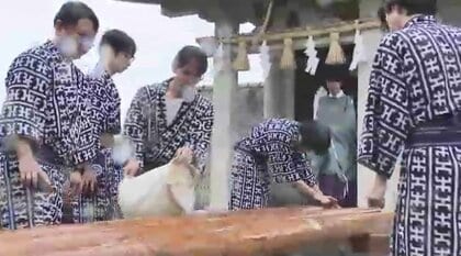 博多祇園山笠　かき棒を洗い清める「棒洗い」神事　祭り期間中の安全を祈願　JR博多駅前の飾り山笠　福岡