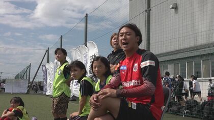 【コンサドーレ】荒野拓馬がシーズン開幕前に”今季1枚目のイエローカード”アンバサダーとして少年少女サッカー大会・サバンナカップを盛り上げる！”指揮官”としてスパチョークと対決
