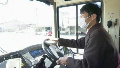 高齢化…平均年齢56歳　深刻なバス運転手不足「少しでも若い力を」人材確保へ運転体験　大学生、40代主婦も参加　