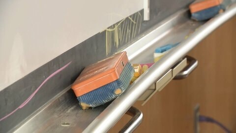 熊本地震1カ月「今からが長かけん」　避難所の学校は新学期準備　「勉強できる環境うれしい」被災生徒に教師の思い