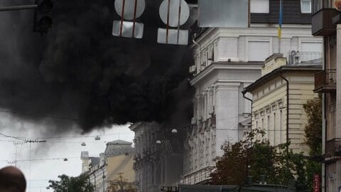 ロシア軍がウクライナ保安局本部をドローン攻撃　長官執務室狙ったか　12人けが