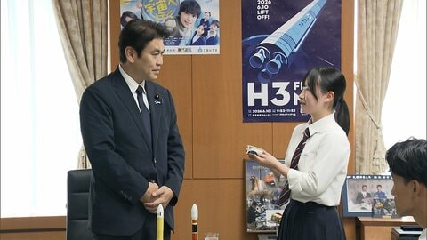 福井の高校生が文科大臣と面会　ドラマ「サバ缶、宇宙へ行く」のモデル