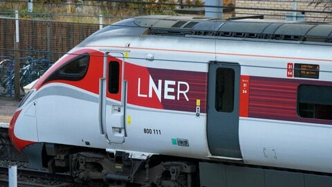 列車で複数人刺される…男2人逮捕　2人重体　イギリス