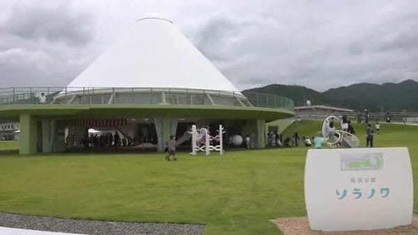 隈研吾设计全天候公园“索拉诺瓦”在高浜町开园