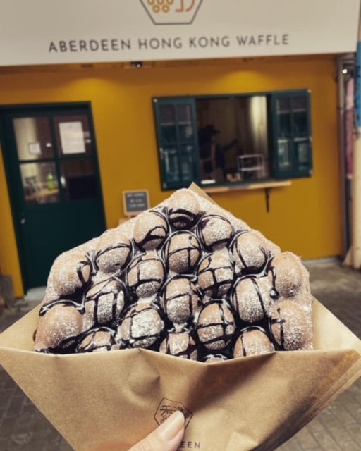 「ABERDEEN HONG KONG WAFFLE」の香港オリジナルワッフル 450円(チョコソース+50円)