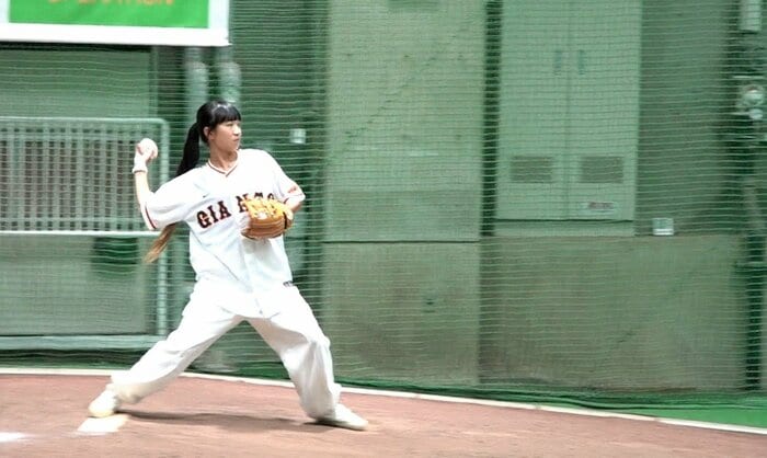 練習では野球初心者とは思えない投球をみせた
